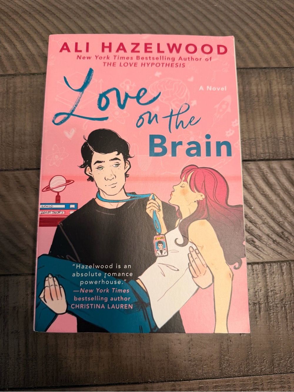 Ali Hazelwood "Love on the Brain" - Pink Cover Novel